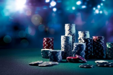 Roulette wheel and betting layout Roulette wheel spin